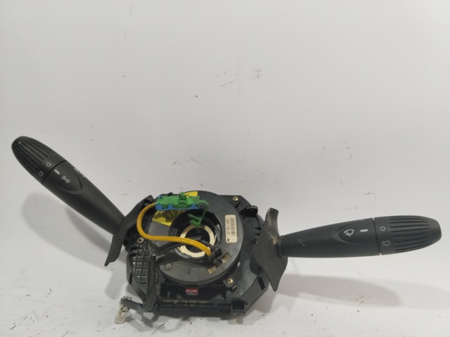 Comutador instalado na coluna da direção, montado 735267951 FIAT