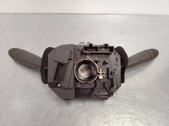 Comutador instalado na coluna da direção, montado 735267951 FIAT