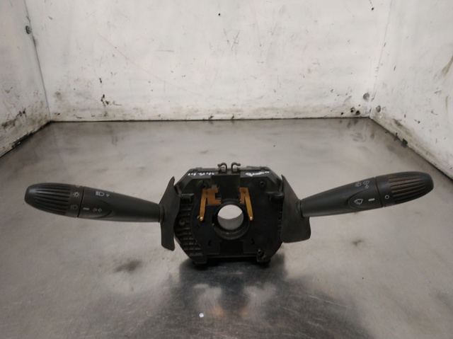 Comutador instalado na coluna da direção, montado 735267951 FIAT