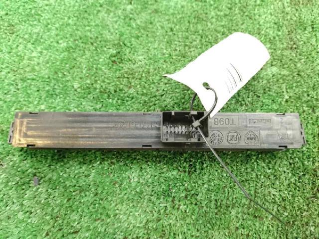 Botão de ativação do sinal de emergência Fiat Doblo 2 263