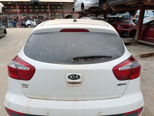 Porta traseira (3ª/5ª porta-malas (tampa de alcapão) 737001W220 HYUNDAI