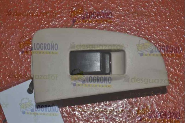 Painel (placa sobreposta) dianteiro direito de bloco de controlo de elevador de vidro 7423105140B0 Toyota