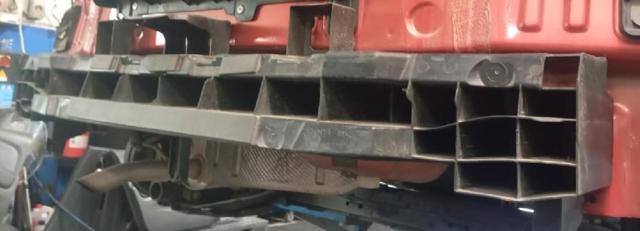756101642R Усилитель заднего бампера купить Житомир