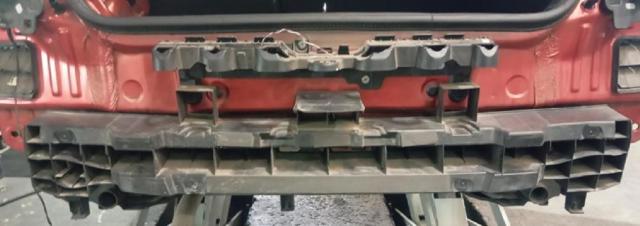 756101642R Усилитель бампера заднего купить Кривой Рог