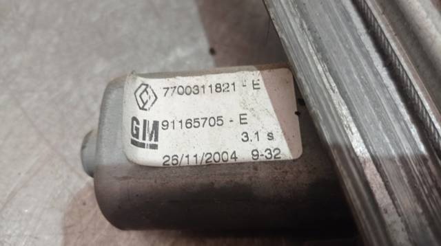 Mecanismo de acionamento de vidro da porta dianteira direita 7700311821 OPEL