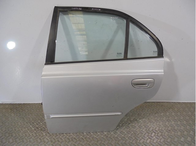 Porta traseira esquerda para Hyundai Accent II 1.3 G4EA 7700325030