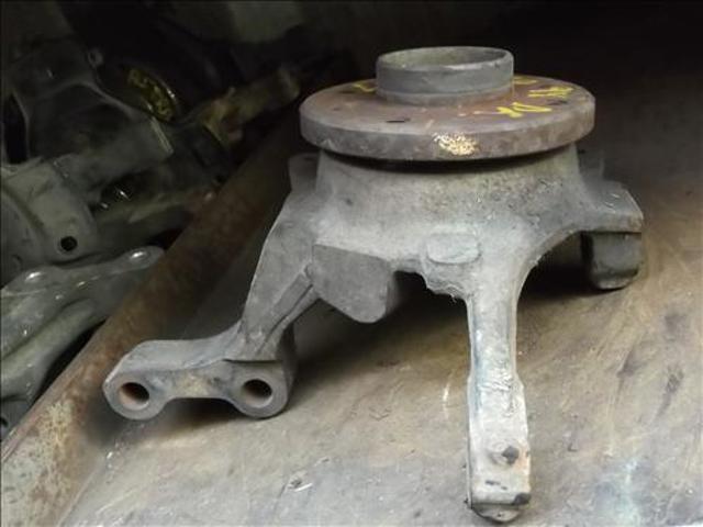 7700428005 RENAULT Цапфа (поворотный кулак) передний правый купить в Киев