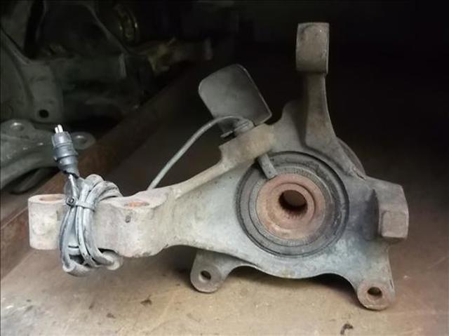 7700428005 RENAULT Цапфа (поворотный кулак) передний правый купить в Львов