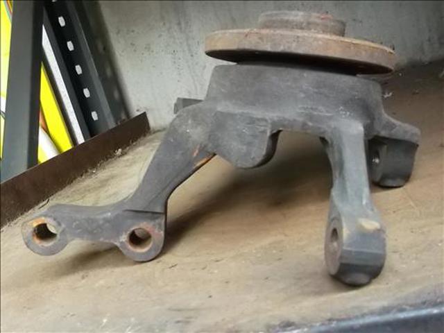 7700428005 RENAULT Цапфа (поворотный кулак) передний правый купить в Ужгород