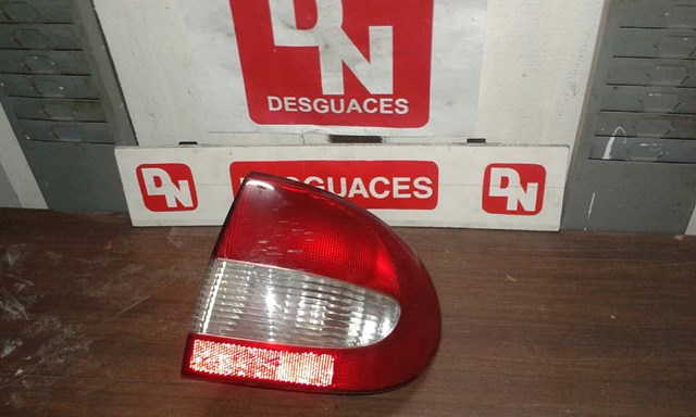 Luz traseira direita para Renault Megane i Classic (LA0/1_) (1997-2001) 1.4 (LA0E, LA0V) E7J764 7700428059