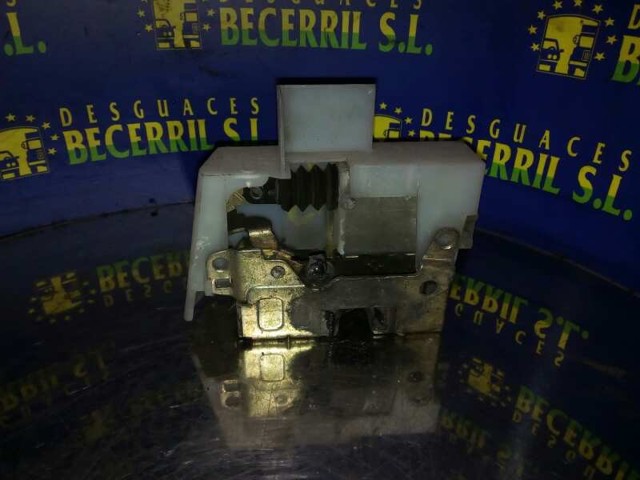 Fecho da porta dianteira esquerda Renault Scenic 1 JA0, JA1, FA0