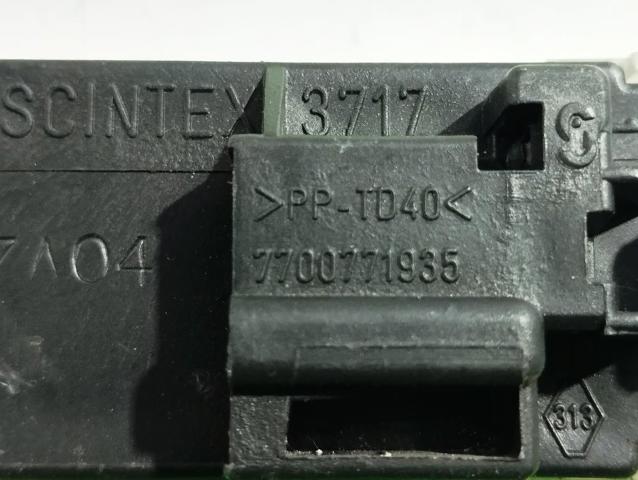 7700771935 Плафон подсветки багажного отсека купить Чернигов