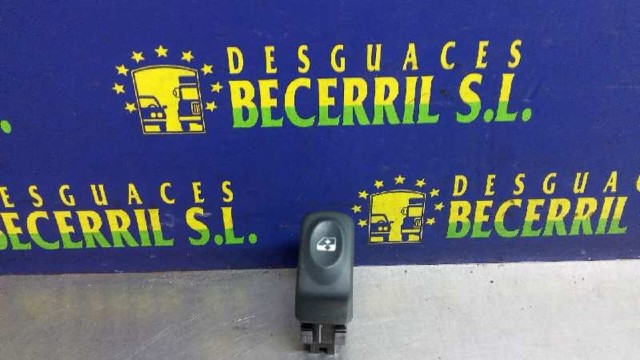 RENAULT 7700838099 Кнопочный блок управления стеклоподъемником передний правый в наличии Ужгород