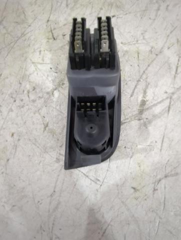 7700838101 RENAULT Кнопка стеклоподъемника передняя купить в Черновцы