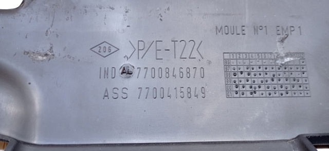 7700846870 RENAULT Решетка радиатора купить в Николаев