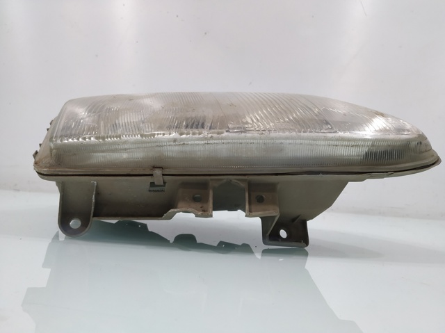 RENAULT 7701038262 Правая фара в наличии Чернигов