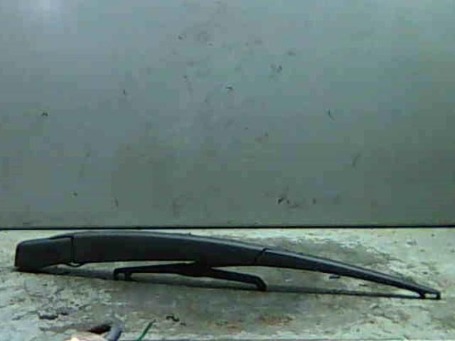 Braço de limpa-pára-brisas de vidro traseiro 7701045207 RENAULT