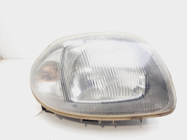 Luz direita 7701045994 Renault (RVI)