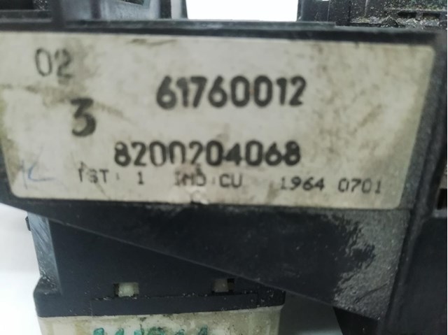 Comutador esquerdo instalado na coluna da direção 7701051759 Renault (RVI)