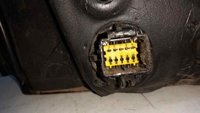 RENAULT 7701054685 Левое боковое зеркало в наличии Черкассы
