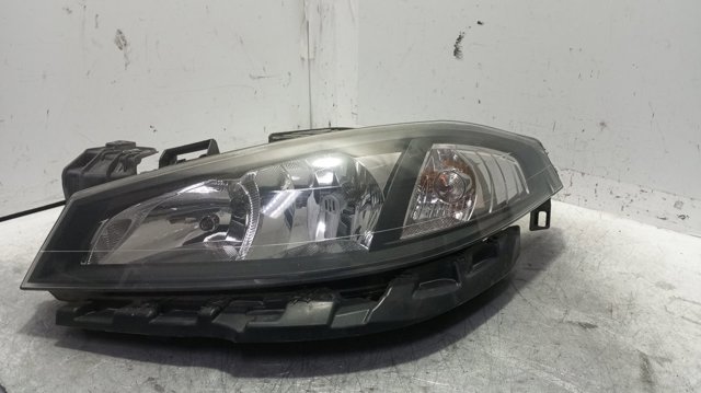 RENAULT 7701061669 Левая фара в наличии Павлоград