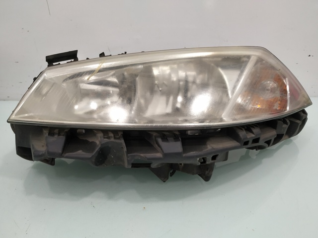 Luz esquerda 7701064018 Renault (RVI)