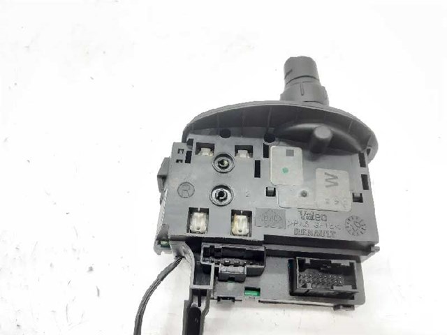 RENAULT 7701065912 Правый подрулевой переключатель в наличии Харьков