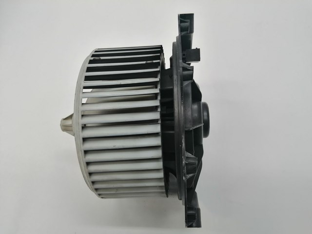 Motor de ventilador de forno (de aquecedor de salão) 7701207452 Renault (RVI)