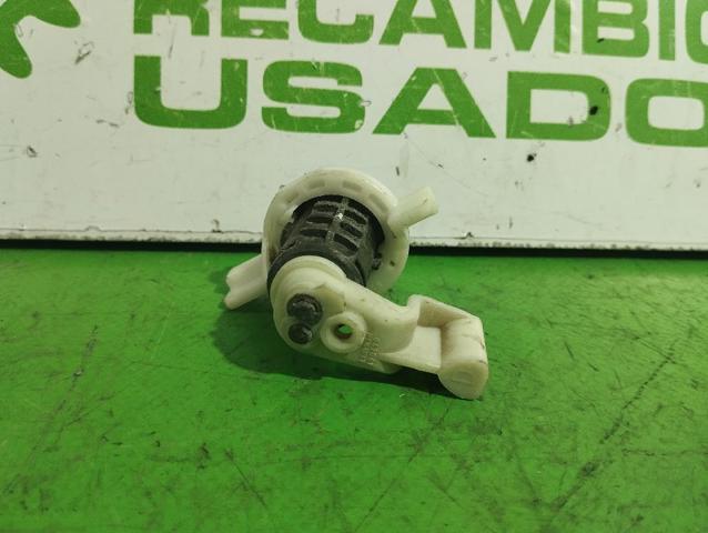 RENAULT 7701472806 Личинка замка двери передней в наличии Киев