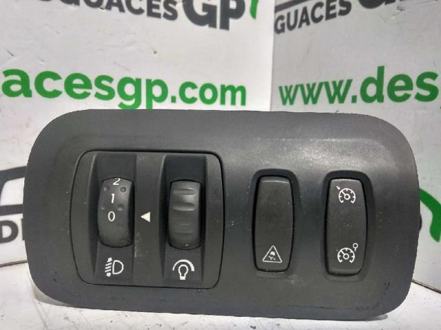 Pára-lama dianteiro esquerdo 7701477186 RENAULT