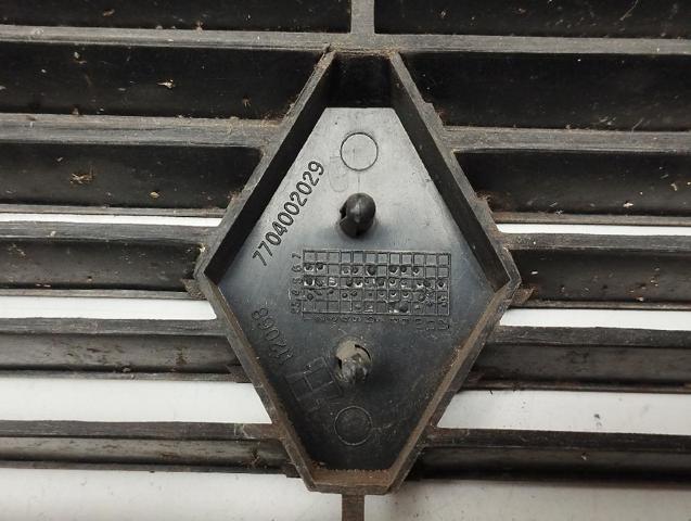 Grelha do radiador Renault 9 L42