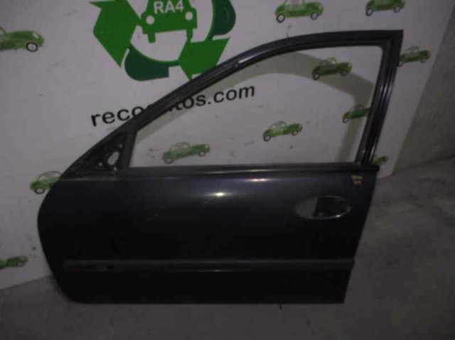 Porta dianteira esquerda 7751471385 Renault (RVI)