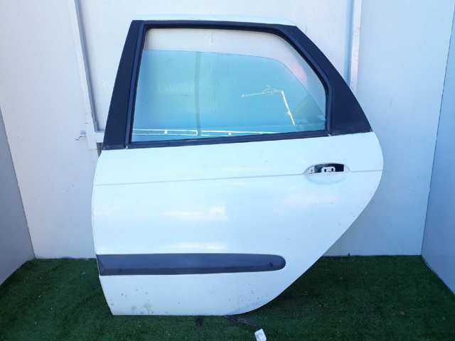 Porta traseira direita 7751472140 Renault (RVI)