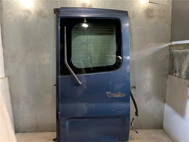 Porta batente traseira direita de furgão 7751472225 Renault (RVI)