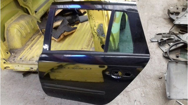 Porta traseira esquerda 7751472440 Renault (RVI)