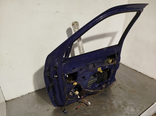 RENAULT 7751472476 Дверь передняя правая в наличии Павлоград