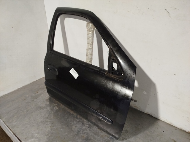 RENAULT 7751472476 Дверь передняя правая в наличии Ужгород