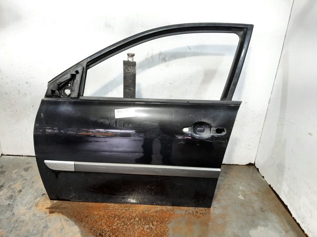 Porta traseira esquerda 7751475033 Renault (RVI)