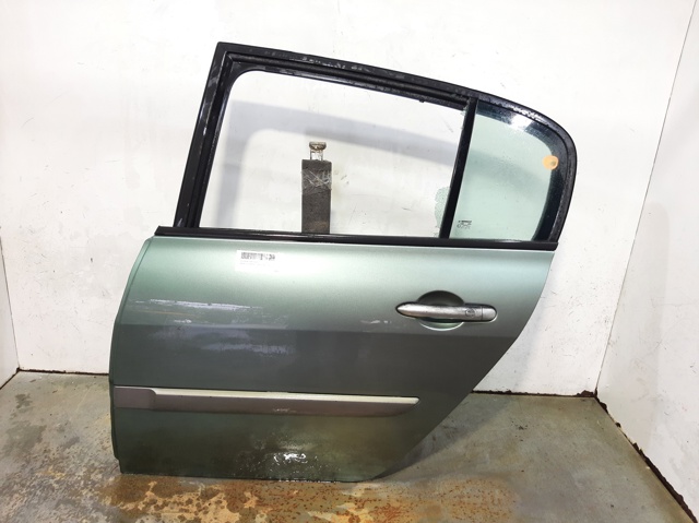 Porta traseira esquerda 7751475033 Renault (RVI)