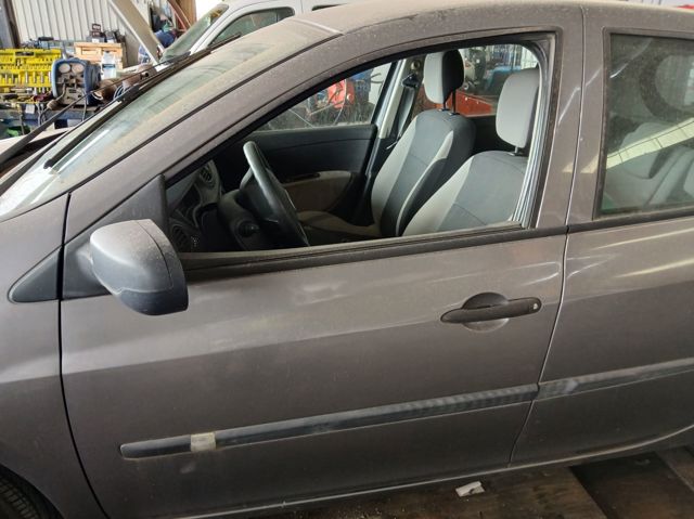Porta dianteira esquerda 7751479112 RENAULT