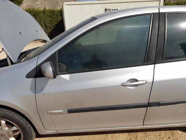 Porta dianteira esquerda 7751479112 RENAULT