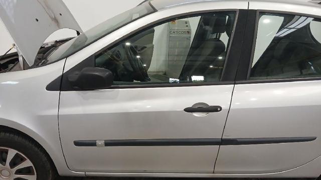 Porta dianteira esquerda 7751479112 RENAULT