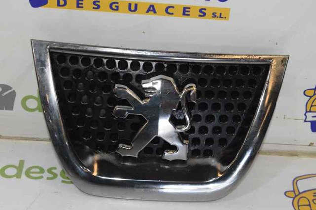 Emblema do pára-choque dianteiro 7810X5 Peugeot/Citroen