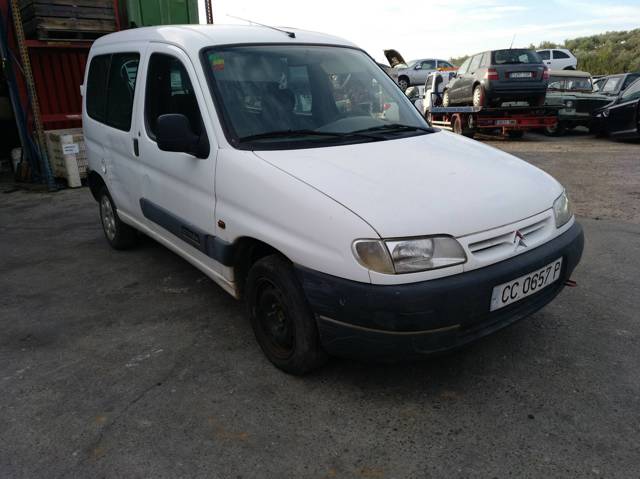 Pára-lama dianteiro direito 7841K0 Peugeot/Citroen