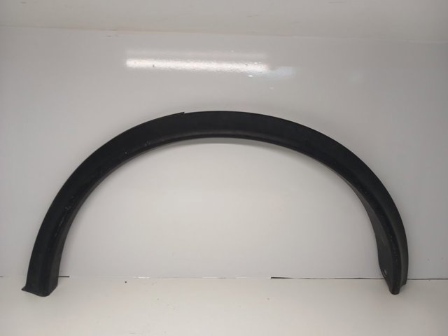 Expansor esquerdo (placa sobreposta) de arco do pára-lama traseiro 788611KA6A Nissan
