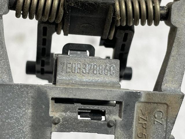 VAG 7E0837886C Держатель наружной ручки двери передней правой в наличии Ужгород