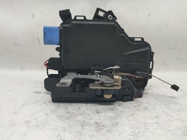 Fecho da porta dianteira esquerda 7E1837015A VAG