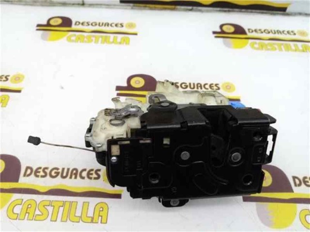 Fecho da porta dianteira esquerda 7E1837015A VAG