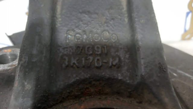 VOLVO 7G913K170M Цапфа (поворотный кулак) передний правый в наличии Черновцы