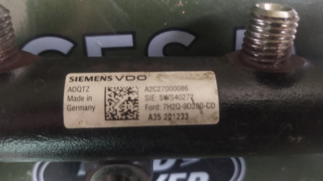 LAND ROVER 7H2Q9D280CD Распределитель топлива (рампа) левый в наличии Николаев